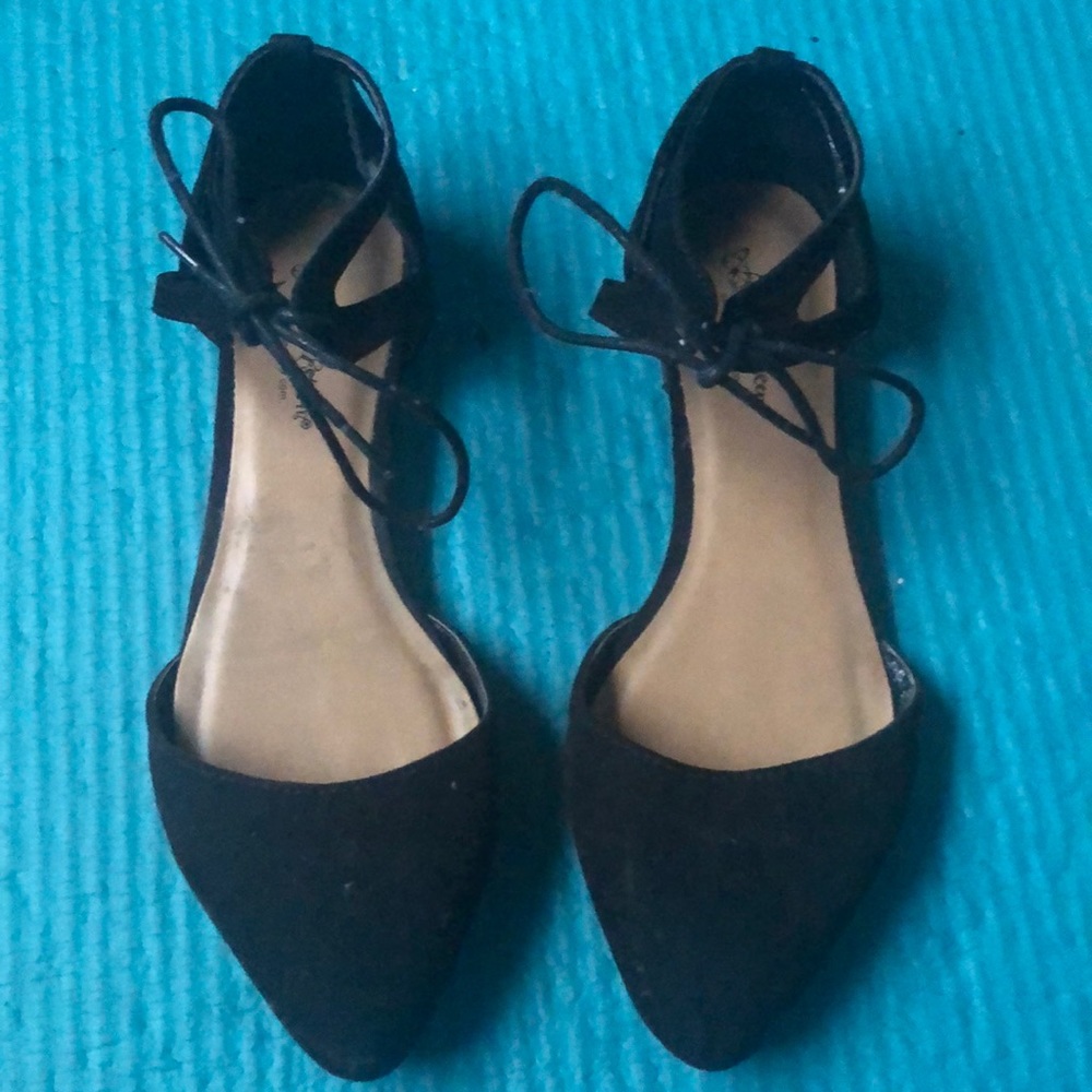 Black, size 7 @self esteem” flats.